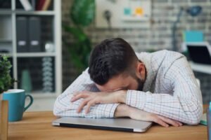 Cara Mengatasi Burnout Kerja Sebelum Semuanya Terlambat