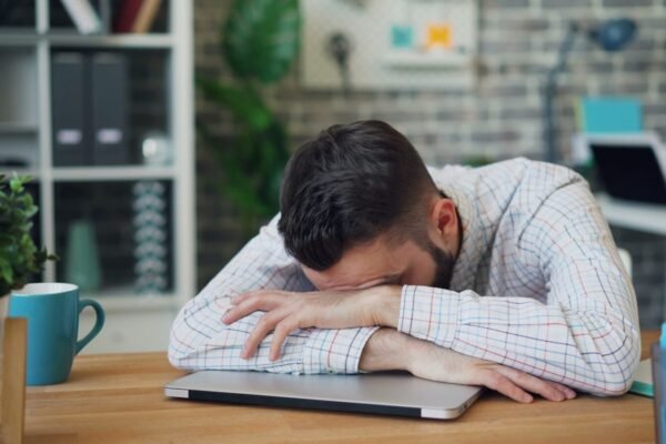 Cara Mengatasi Burnout Kerja Sebelum Semuanya Terlambat